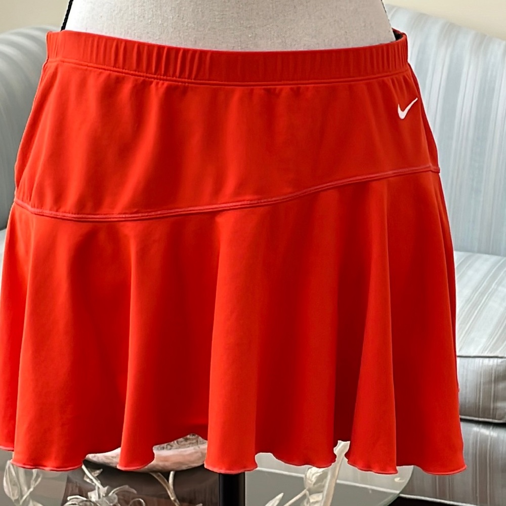 Nike Dri-Fit flouncy athletic skirt in orange - size Medium